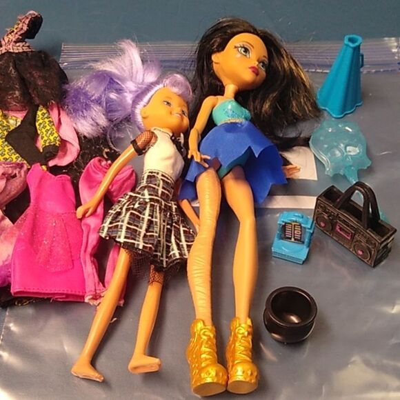 Monsters High Cleo De Nile Cheer  & friend with Accessories - Picture 3 of 6